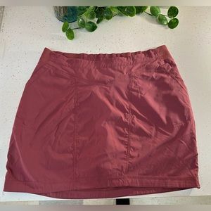 Active Skort, size medium, nr and: indyeva